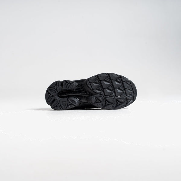 Triumph 4 "Triple Black"