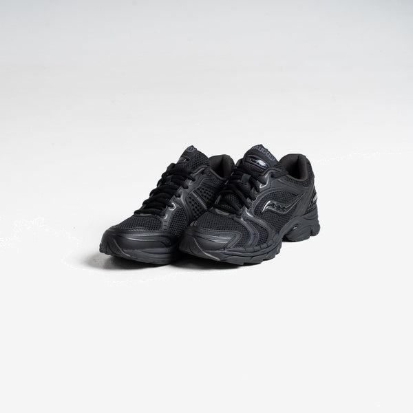 Triumph 4 "Triple Black"