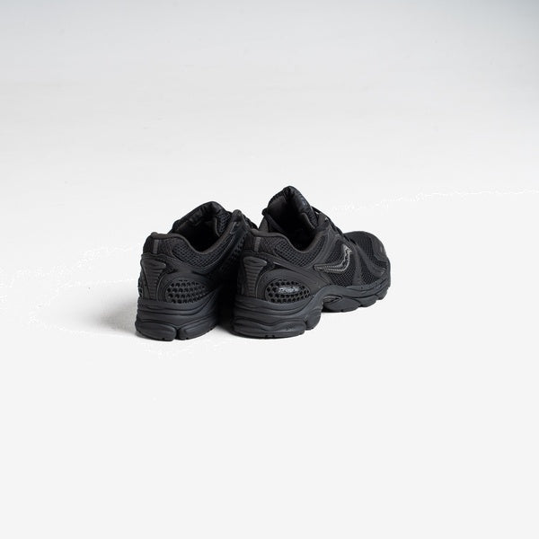 Triumph 4 "Triple Black"